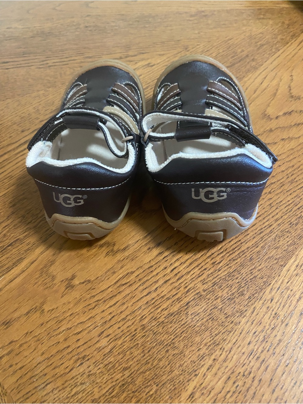 UGG Santore Kids Brown Leather Sneakers with Velcro like new